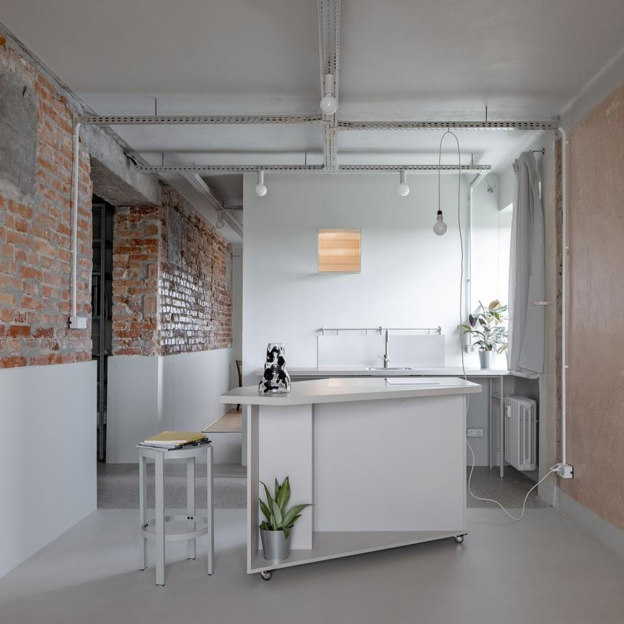 Byt ve třetím patře domu ze 60. let prošel radikální transformací. 