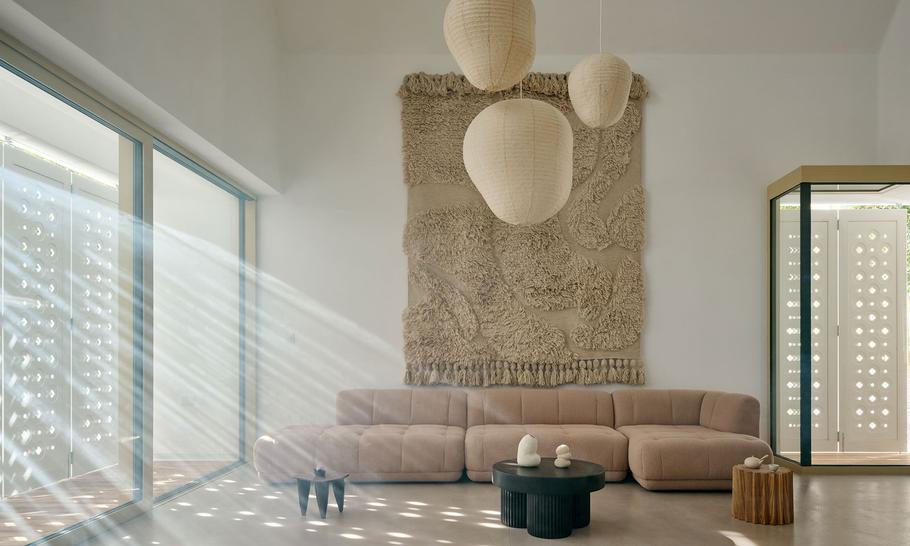 Vyrůstá ve velkorysé zahradě původně patřící k místnímu zámku, přičemž název Oskar odkazuje na skladatele Oskara Nedbala, který v sousedním zámku psal operetu Polská krev.