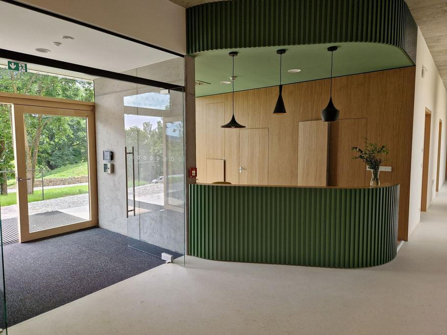 Recepce Domu pro Julii. Není divu, že tento dům získal první místo v soutěži Česká cena za architekturu.