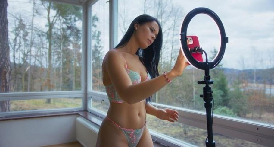 Příběh ženy, která přijala své tělo, díky kterému našla svobodu.