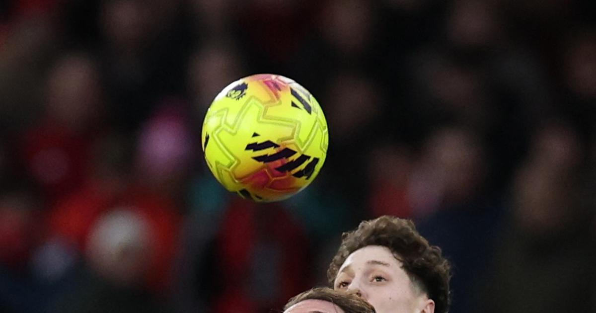 Arsenal a City se v Premier League přetahují o čelo, Krejčího tým zase prohrál