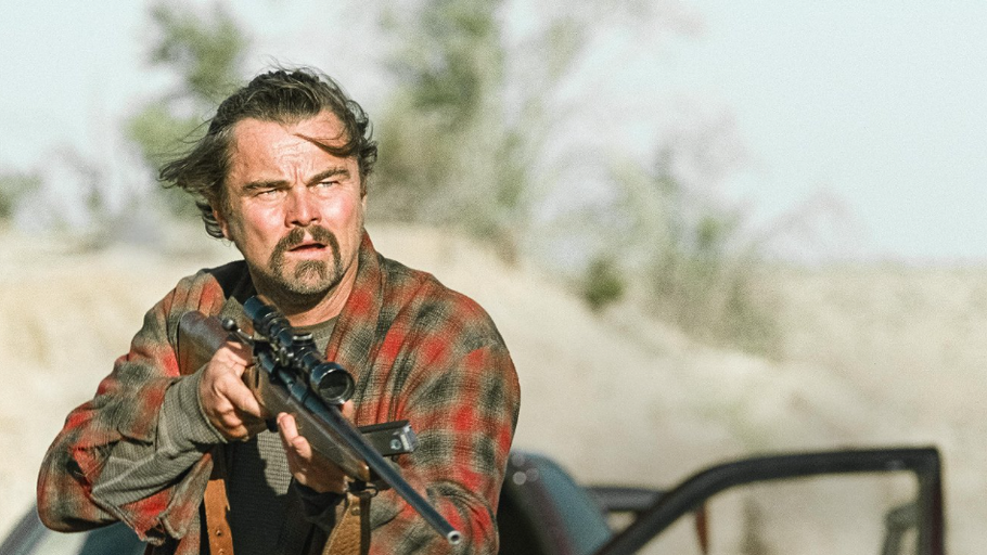 Leonardo DiCaprio jako Bob ve filmu Jedna bitva za druhou.