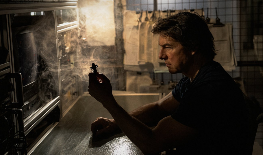 Tom Cruise ve filmu Mission: Impossible - Poslední zúčtování.