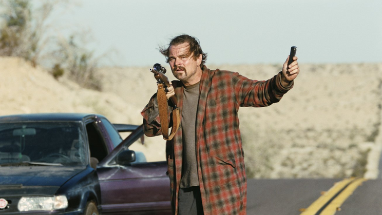 Leonardo DiCaprio jako bývalý revolucionář snažící se zachránit svou dceru ve filmu Jedna bitva za druhou.