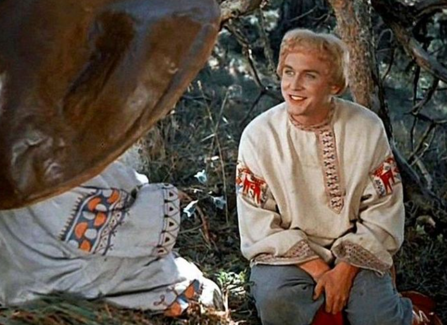 Ivánek v podání Eduarda Izotova v rozhovoru s Dědečkem Hříbečkem. Izotovovi bylo v době natáčení třiatřicet let.