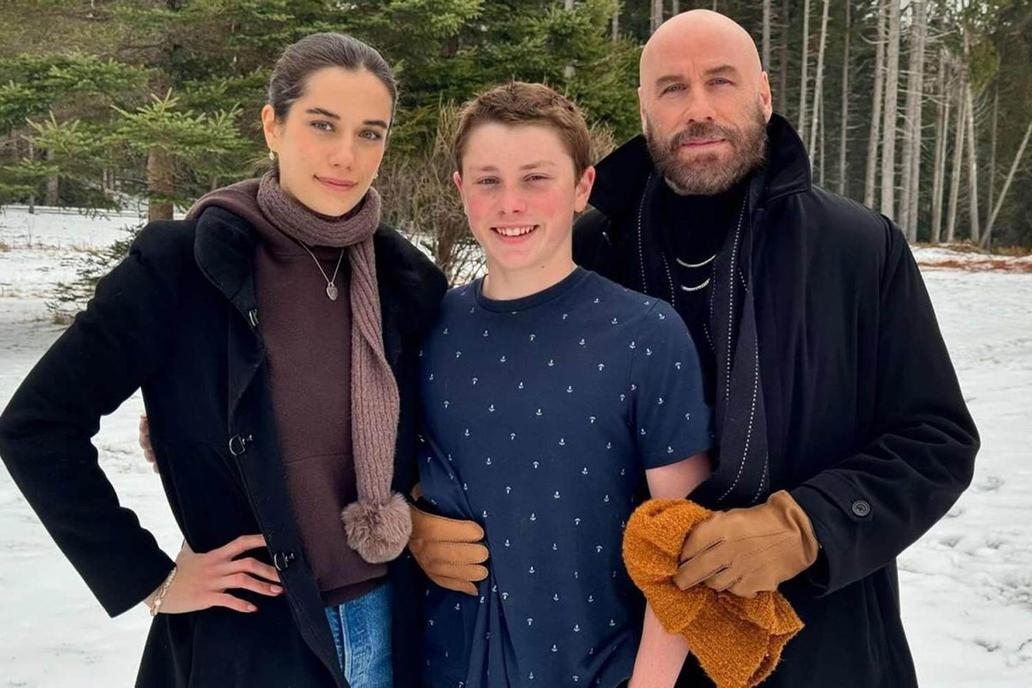 John Travolta se dětmi Ellou and Benjaminem John Travolta se dětmi Ellou and Benjaminem