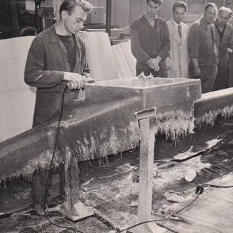 Laminování bylo ve Škodovce velkou technologickou novinkou, která vzbudila značnou pozornost.