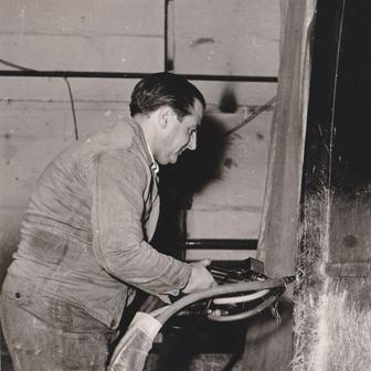 Laminování bylo ve Škodovce velkou technologickou novinkou, která vzbudila značnou pozornost.