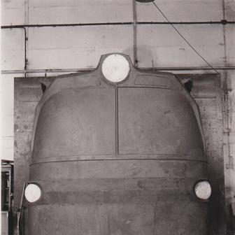 Hliněný model je opatřován barvami.