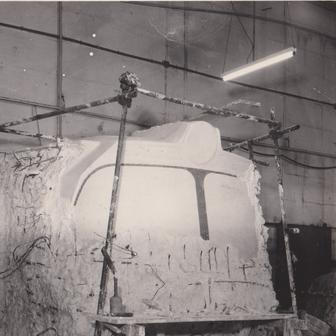 Začíná tvorba takzvaného kopyta. S jeho pomocí pak vznikne definitivní laminátový díl.