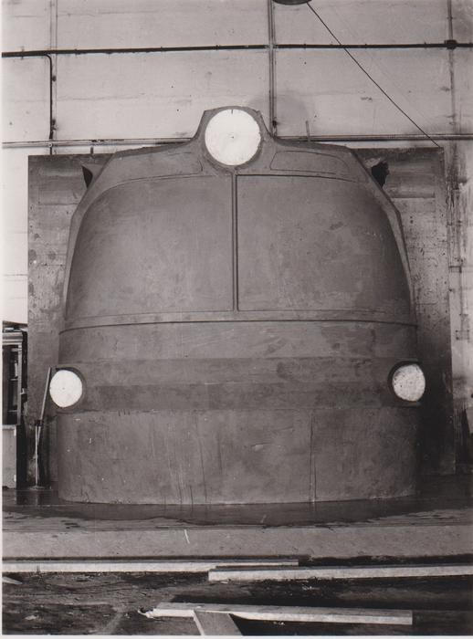 Hliněný model je opatřován barvami.