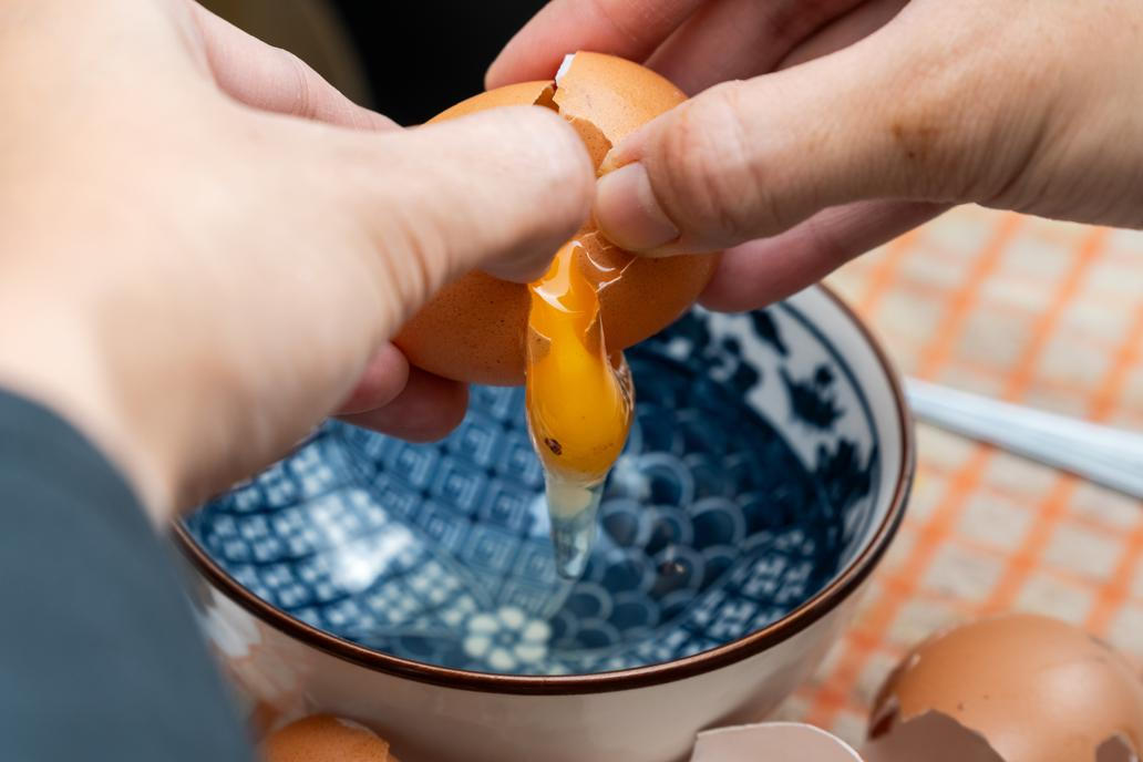 Z hlediska bezpečnosti potravin se takové vejce bere jako v zásadě neutrální. Z hlediska bezpečnosti potravin se takové vejce bere jako v zásadě neutrální.