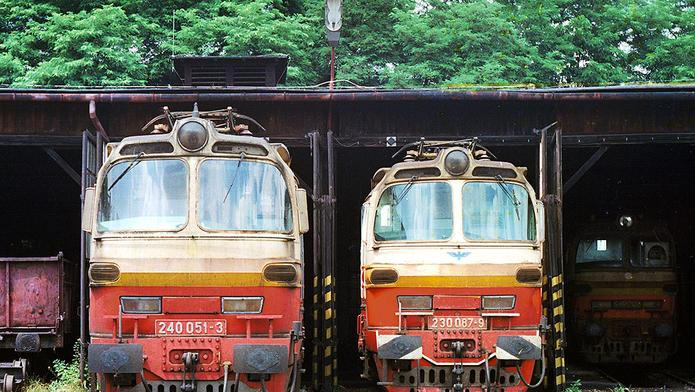 Laminátky v depu na bratislavském hlavním nádraží v roce 1990.