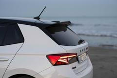 Základní cena je 699 900 korun, o 90 tisíc korun více než u verze Monte Carlo.