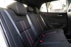 Vzadu jsou stejné potahy.