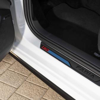 Nechybí samozřejmě ani prahy dveří.