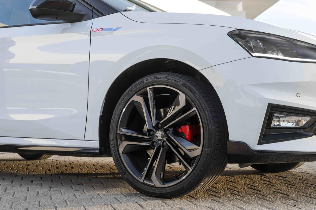 Zmíněná 18palcová kola.