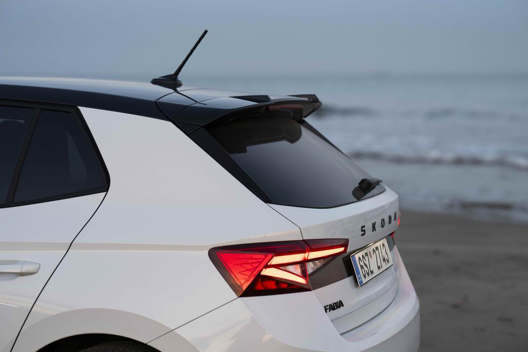 Základní cena je 699 900 korun, o 90 tisíc korun více než u verze Monte Carlo.