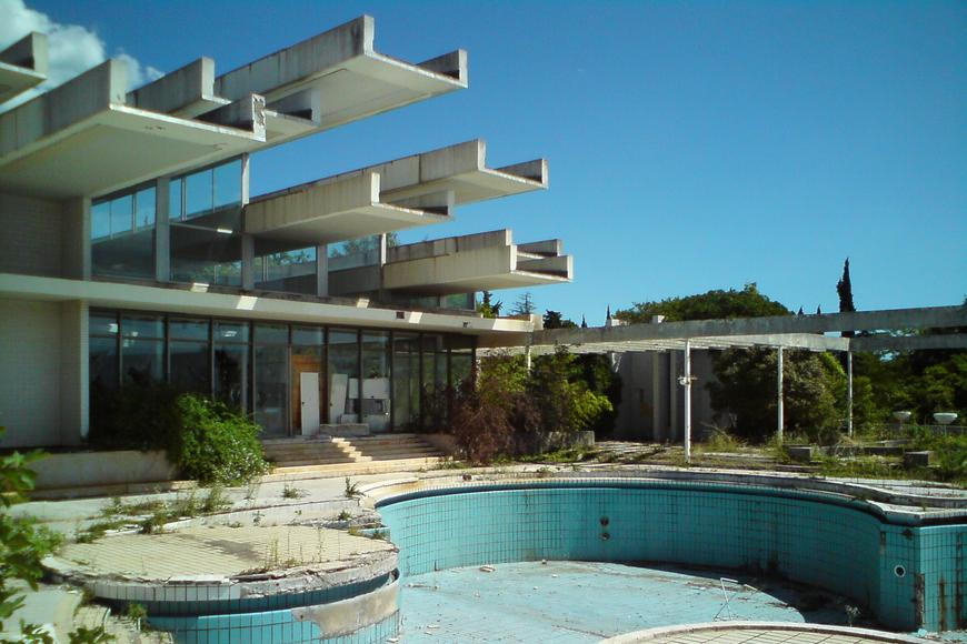 Papaláši z Československa tam jezdili na rekreaci. Dnes je z hotelu Haludovo ruina