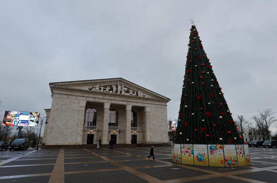 Mariupol theatre reopens after being restored
