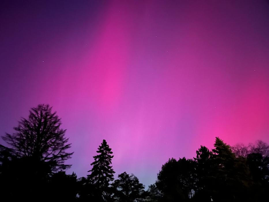 Polární záře

Letošek byl bohatý na polární záře, které se dostaly i do našich zeměpisných šířek. Dočkat bychom se jich měli opět měli i příští rok, a to hlavně na jaře a na podzim.