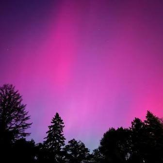 Polární záře

Letošek byl bohatý na polární záře, které se dostaly i do našich zeměpisných šířek. Dočkat bychom se jich měli opět měli i příští rok, a to hlavně na jaře a na podzim.