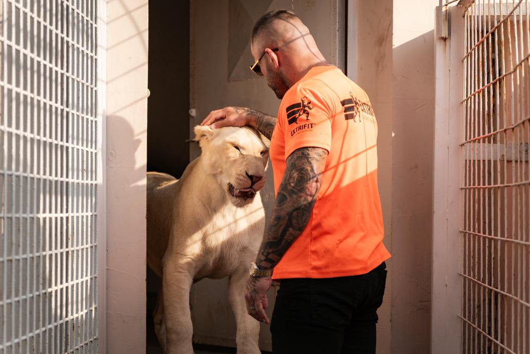 Karlos Vémola o sobě říká, že je milovníkem zvířat. Obzvlášť těch exotických.