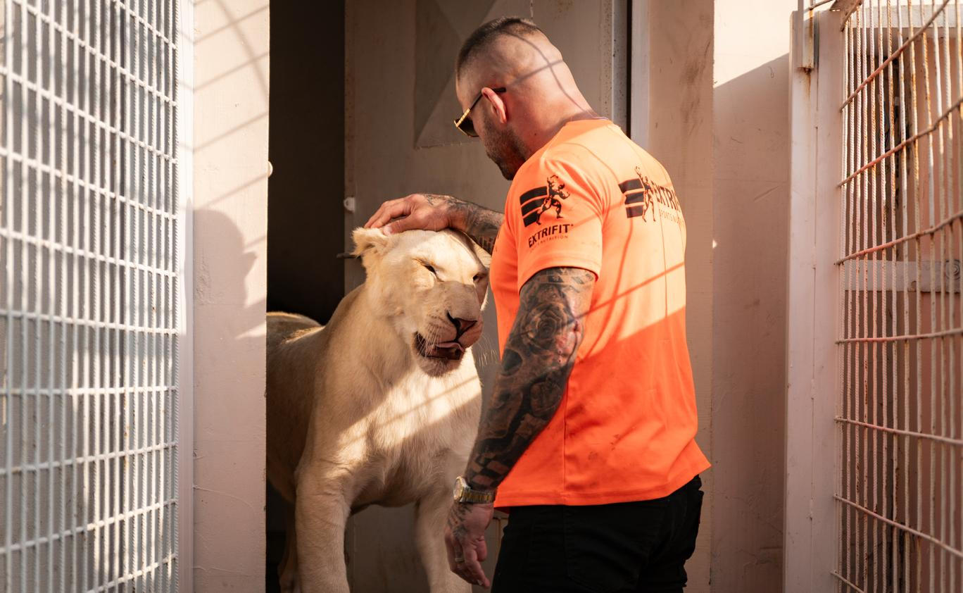 Karlos Vémola o sobě říká, že je milovníkem zvířat. Obzvlášť těch exotických.