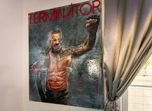 Vémolův terminátorský portrét rovněž nešel přehlédnout.