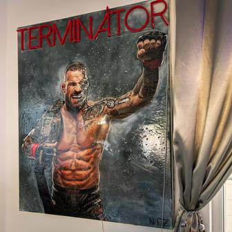 Vémolův terminátorský portrét rovněž nešel přehlédnout.