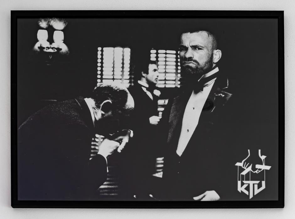 Od kamarádů dostal bojovník nejeden originální portrét.