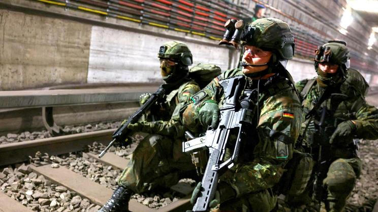 Německo, Berlín, metro vojenské cvičení, Rusko, Bundeswehr