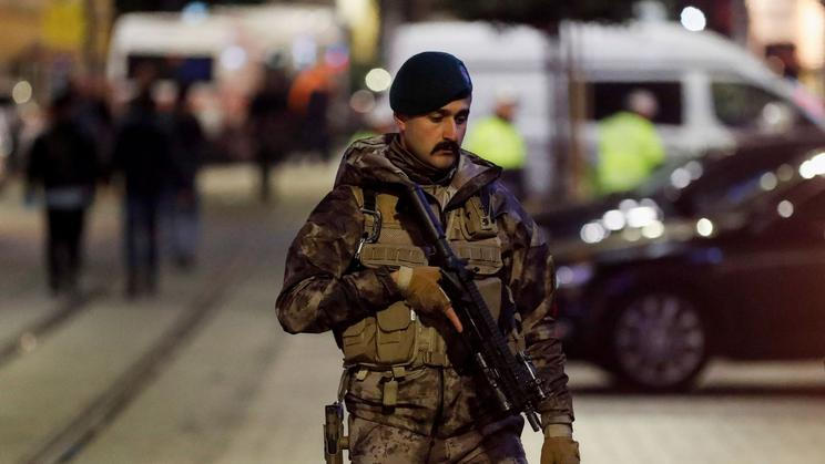 Turecká armáda v ulicích Istanbulu po jednom z letošních útoků přisuzovaným islámským extremistům