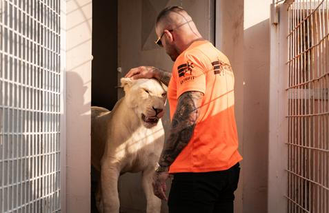 Karlos Vémola o sobě říká, že je milovníkem zvířat. Obzvlášť těch exotických.