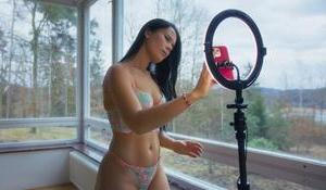 OnlyFans, nahota, kontakt, Virtuální přítelkyně