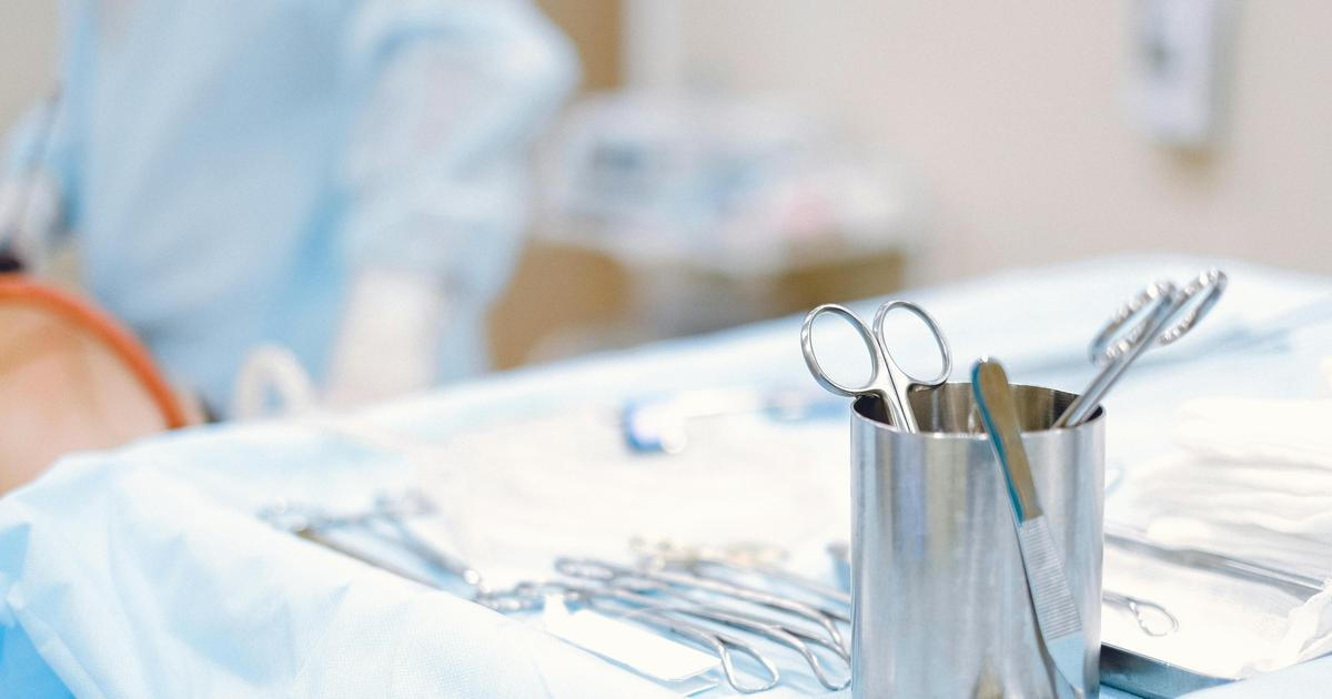 Co když s petardou uletí i kus prstu. Nenechte ho zmrznout, nabádá chirurg