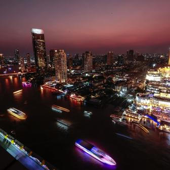 Iconsiam, oblíbené místo ke sledování novoročních ohňostrojů v thajském Bangkoku.