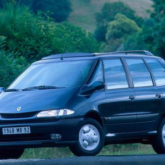 A z nabídky Renaultu pak také třetí generace velkého MPV Espace, která přijela na samém sklonku roku 1996 v kratší a od roku 1998 i prodloužené variantě Grand. Vývoj a výrobu opět obstarávala karosárna Matra. Na rozdíl od třídy V to nebyla osobní dodávka, ale čistokrevné MPV, to znamená především vyšší palubní komfort. Samozřejmostí bylo až sedm míst k sezení a také nabídka benzinového šestiválce vedle zážehových i vznětových čtyřválců.