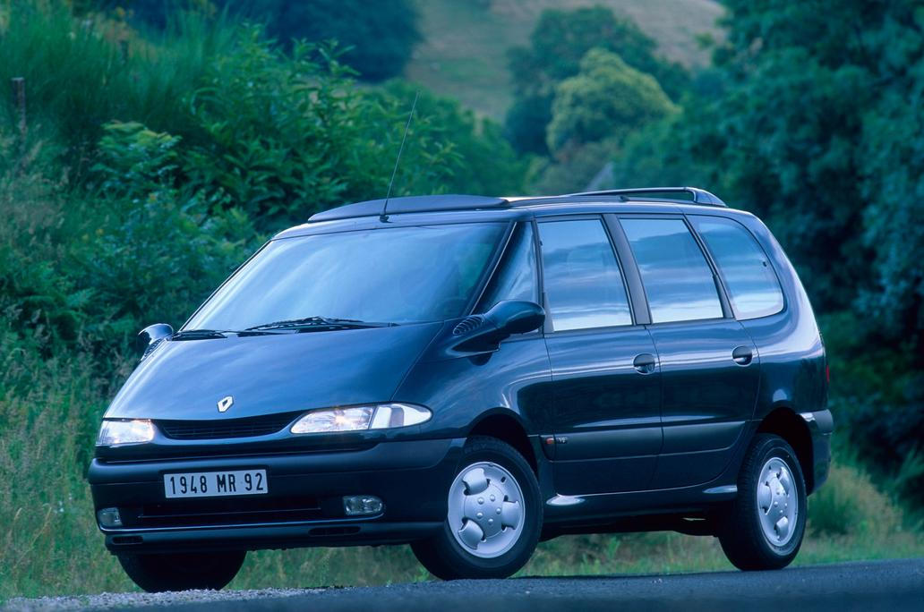 A z nabídky Renaultu pak také třetí generace velkého MPV Espace, která přijela na samém sklonku roku 1996 v kratší a od roku 1998 i prodloužené variantě Grand. Vývoj a výrobu opět obstarávala karosárna Matra. Na rozdíl od třídy V to nebyla osobní dodávka, ale čistokrevné MPV, to znamená především vyšší palubní komfort. Samozřejmostí bylo až sedm míst k sezení a také nabídka benzinového šestiválce vedle zážehových i vznětových čtyřválců.