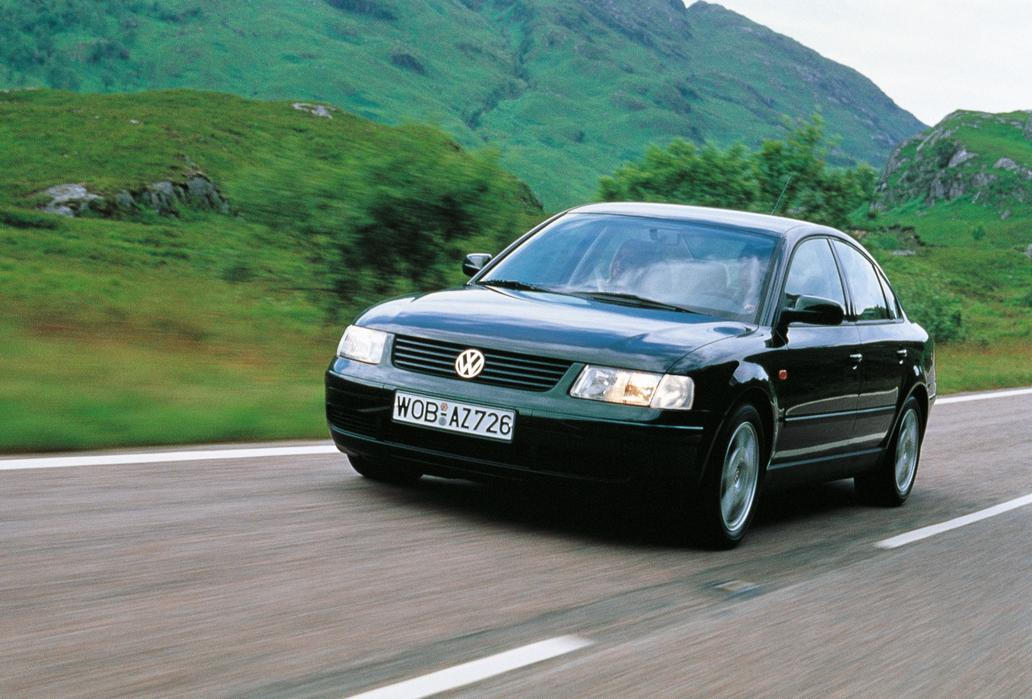 Na podzim 1996 přivezl Volkswagen pátou generaci Passatu, která nabídla zaoblenější tvary a na začátku výroby hned sedm různých motorizací včetně benzinového pětiválce či rovnou šestiválce s pohonem všech kol. Passat B5 začínal jako sedan, kombi přijelo až v roce 1997. Velkou novinkou bylo mimo jiné podélné uložení motorů, motory také mohly být spojené s automatickým řazením Tiptronic.