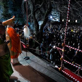 Japonští budhisté přivítali Nový rok v chrámech; snímek je z Tokia.