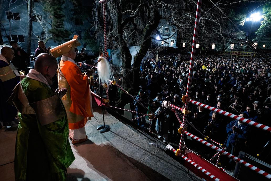 Japonští budhisté přivítali Nový rok v chrámech; snímek je z Tokia.