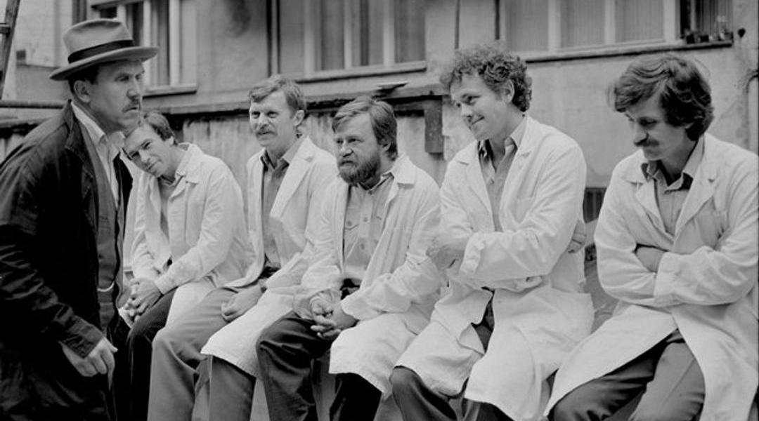 Výrazný podíl na úspěchu seriálu měli také herecké výkony – Jaromír Hanzlík, Josef Vinklář, Eva Hudečková, Petr Nárožný či Svatopluk Skopal vtiskli svým postavám nezaměnitelný charakter.