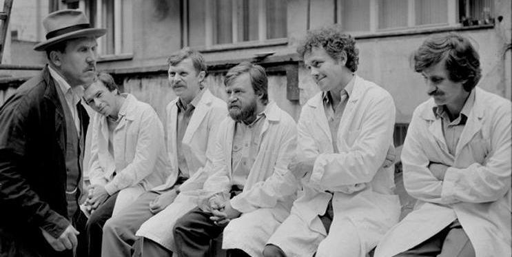 Výrazný podíl na úspěchu seriálu měli také herecké výkony – Jaromír Hanzlík, Josef Vinklář, Eva Hudečková, Petr Nárožný či Svatopluk Skopal vtiskli svým postavám nezaměnitelný charakter.