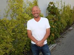 Přes telefonicky asistovanou resuscitaci a následné oživování se herce Pavla Nečase nepodařilo zachránit.