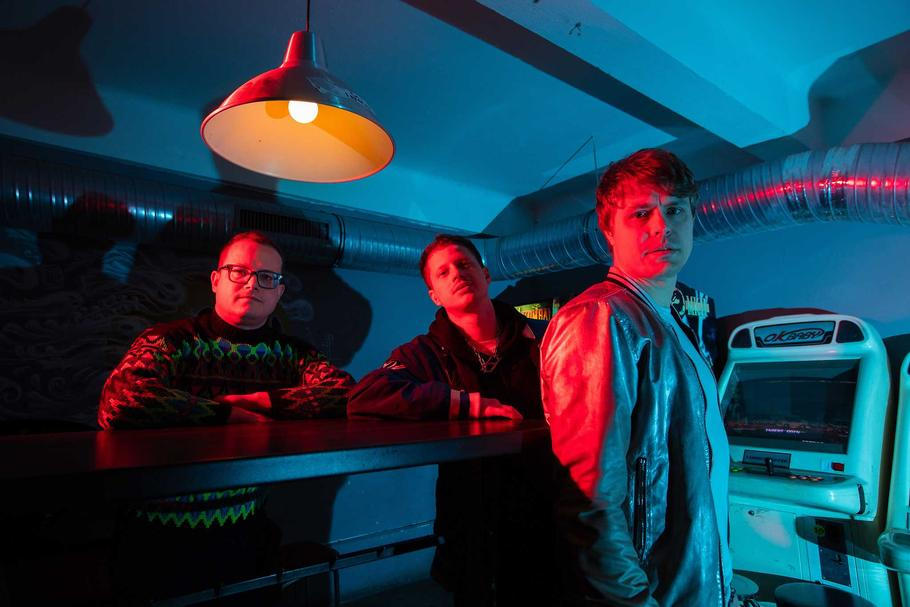 Undo Redo spojuje elektronickou hudbu s nečekanými zvukovými zdroji a výraznou mírou improvizace. 