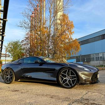 Aston Martin Vanquish.
