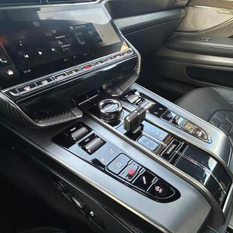 Aston Martin Vanquish.