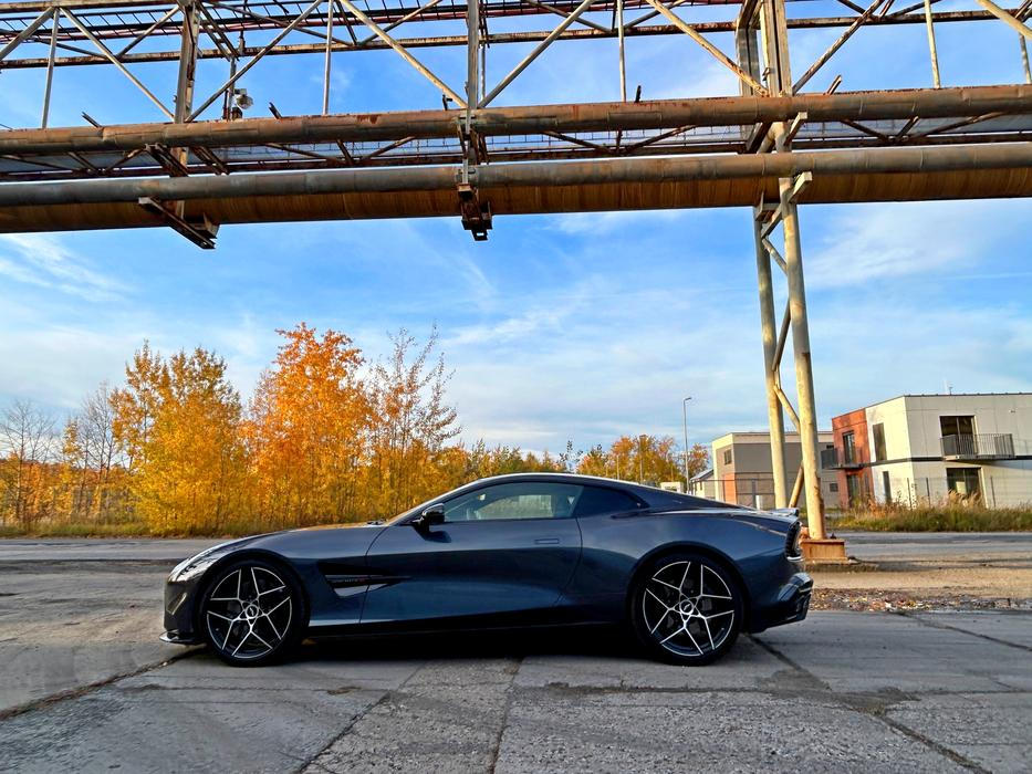 Aston Martin Vanquish.