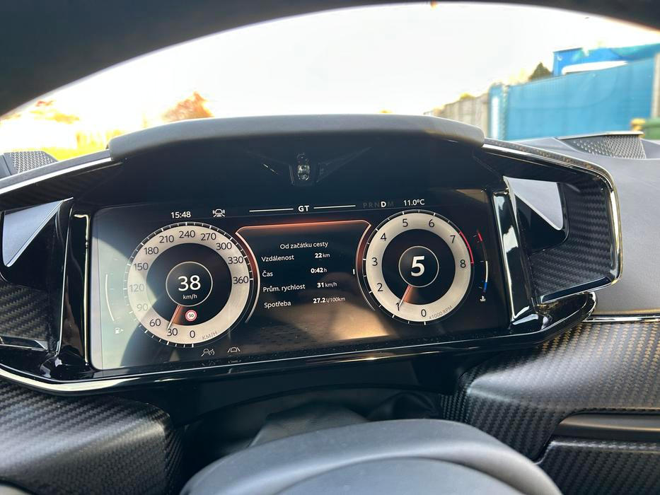 Aston Martin Vanquish.